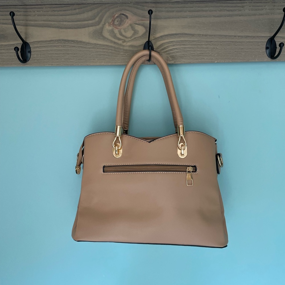 Chic Danbaloy Tan and Cream Satchel Purse  Like New Condition!!! - Picture 7 of 13